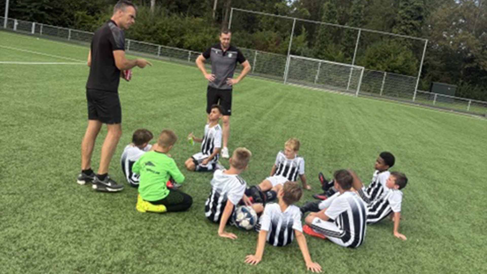Dubbeldam JO11-1 haalt flink uit tegen Drechtstreek JO11-1