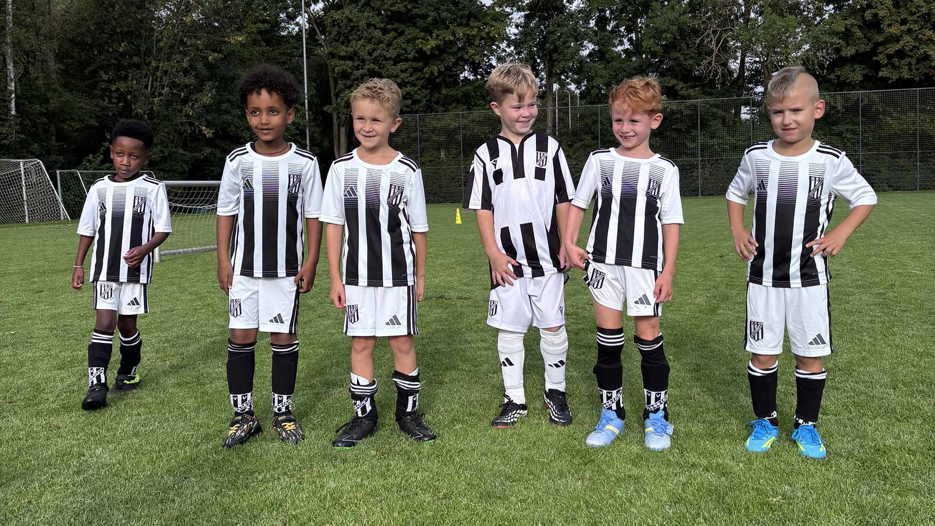 Dubbeldam JO7-2 geniet van een heerlijke voetbalochtend in Heerjansdam