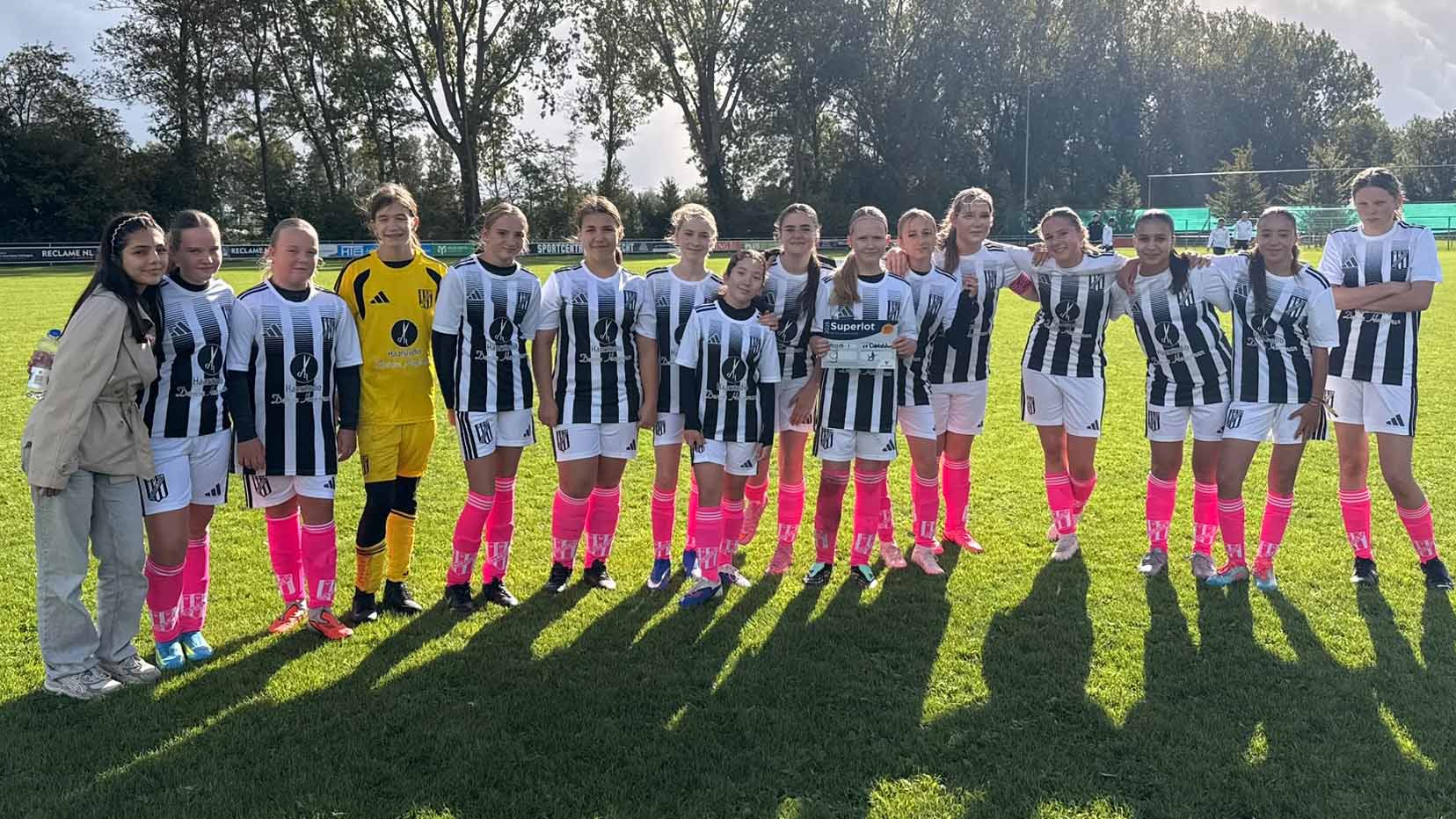 Nazomerse avond, mooie overwinning MO15-1
