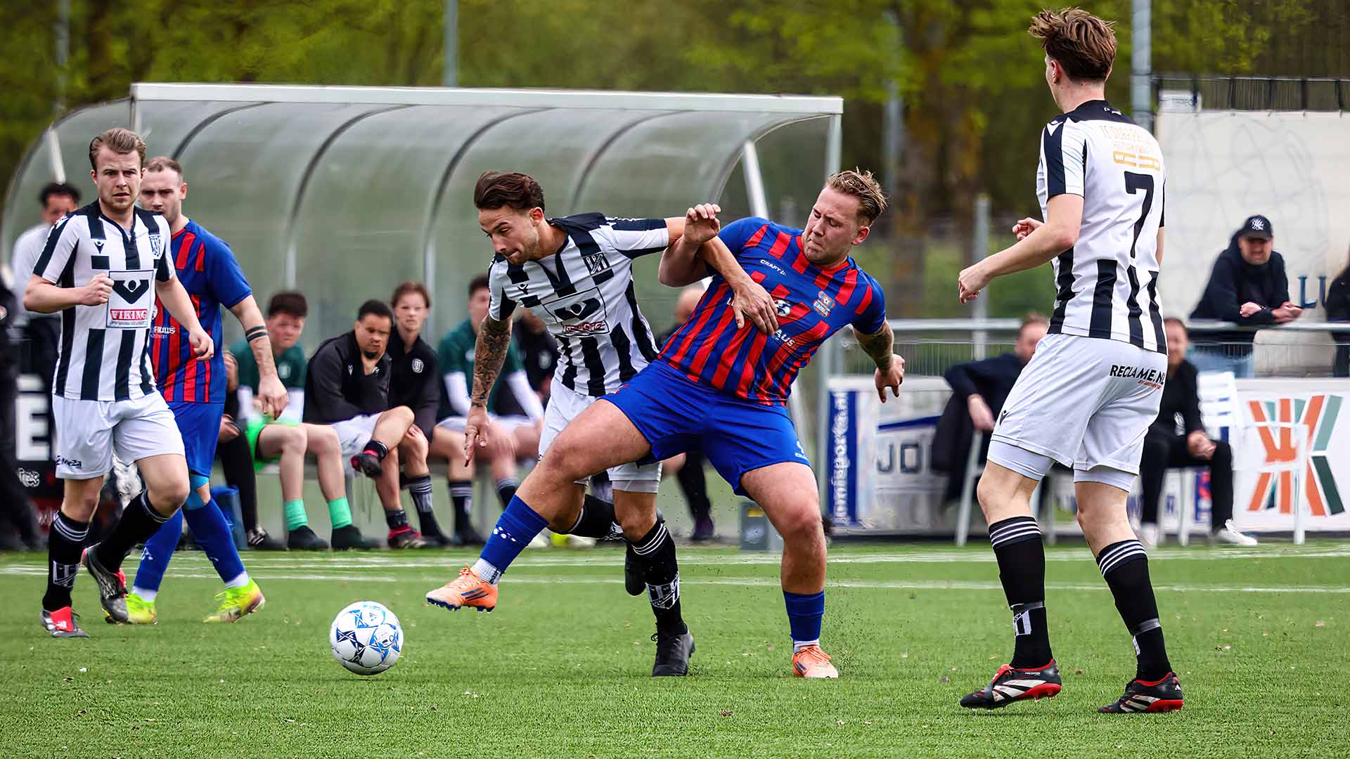 Dubbeldam houdt titelstrijd ongekend spannend