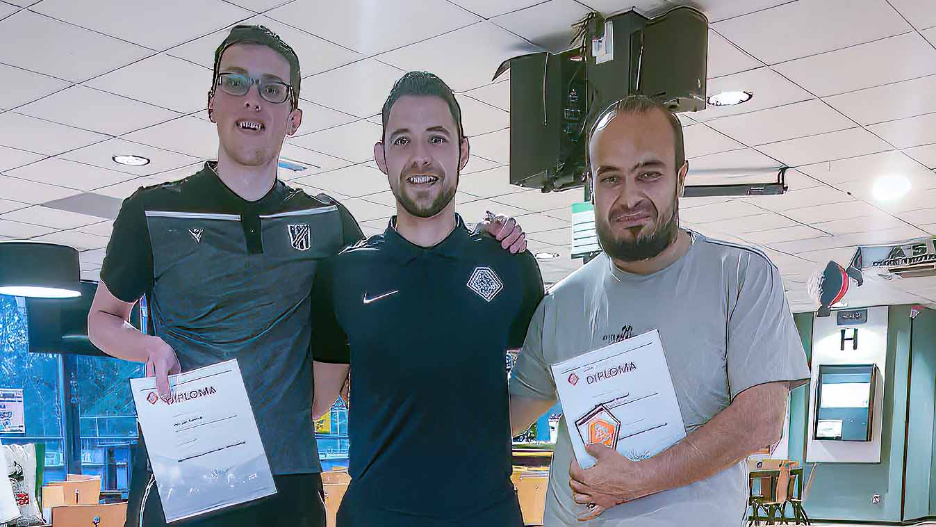 Tim en Mohammad officieel verenigingsscheidsrechter